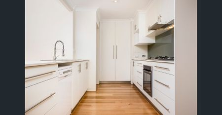 LOVELY FAMILY HOME! - Photo 3