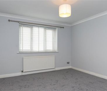 2 bedroom end of terrace house to rent - Photo 3