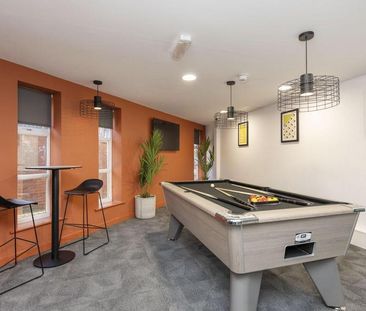 1 bedroom in a flat share to rent - Photo 2