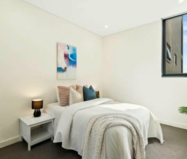 Modern & Bright 1 Bedroom Apartment ! - Photo 1