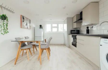1 Bed Flat, Seymour Gardens, IG1 - Photo 5