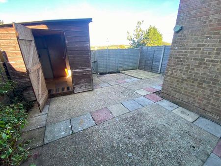 Park Mews, Sandown, PO36 - Photo 2