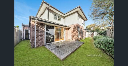 Near New Townhouse in Prime Mount Waverley Location - Photo 5