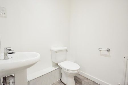 2 bedroom ground floor flat to rent - Photo 3