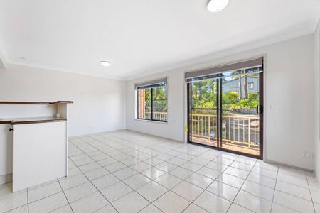 Stunning 3-Bedroom Townhouse in Denhams Beach - Photo 3