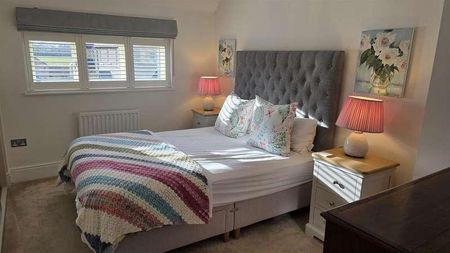 Old Railway Close Lechlade, GL7 - Photo 5