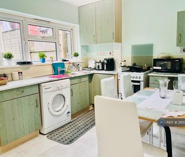 1 bedroom in a house share to rent - Photo 5