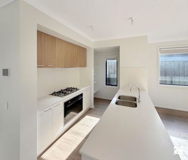 Stylish, Spacious & Brand New - 4 Beds and 2 Baths - Photo 4