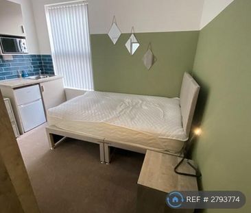 1 bedroom in a house share to rent - Photo 3