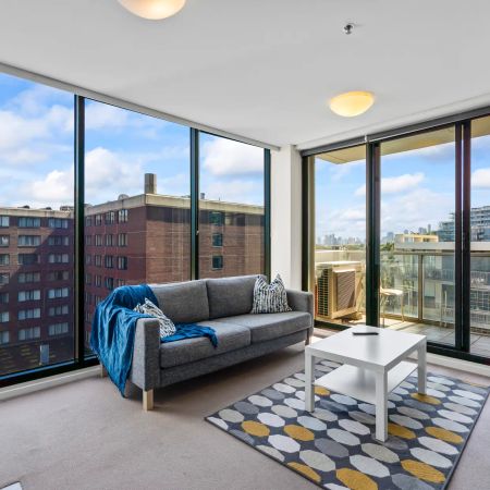 Light-Filled Furnished Apartment with Stunning Views - Photo 5