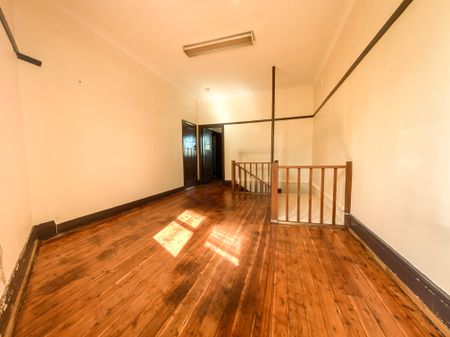 Humble 2 Bedroom unit in the heart of Mayfield - Photo 4