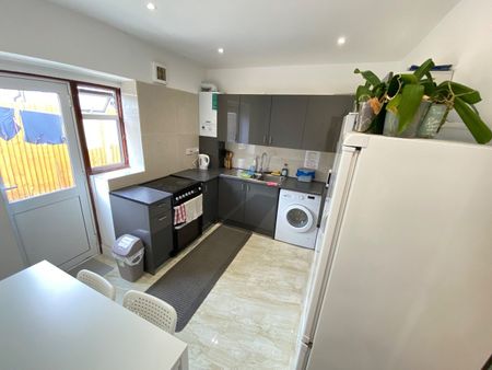 Room in a Shared House, Mount Pleasant, HA0 - Photo 2