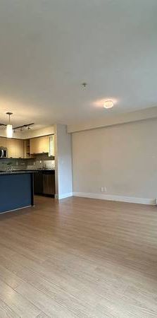 beautiful corner unit offers 2 bedrooms - Photo 1