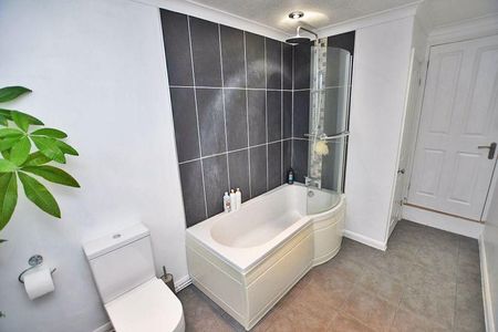 2 bedroom property to rent - Photo 4