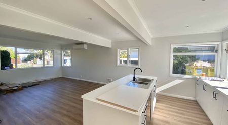 Sunny Family Home in Popular Location - Photo 3