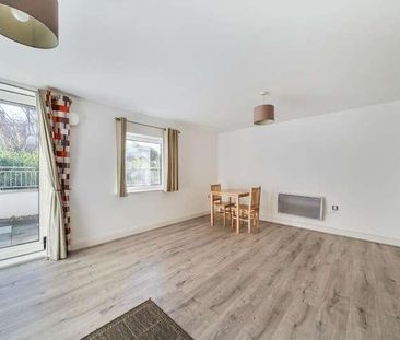 Holland Gardens, Brentford, TW8 - Photo 3