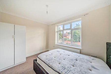 4 bedroom semi-detached house to rent - Photo 5