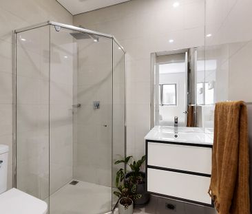 Refined apartment in central Earlwood village - Photo 2