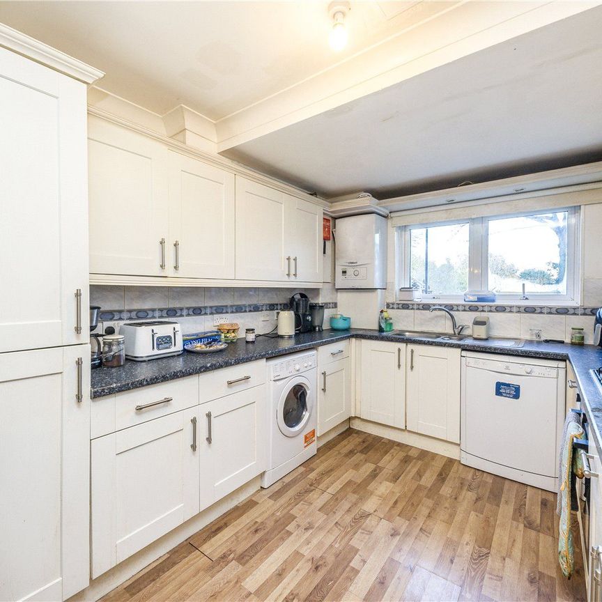 St. Laurence Close, Queens Park, NW6 - Photo 1