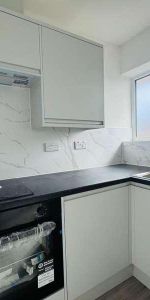 Abercorn Gardens, Romford, RM6 - Photo 3