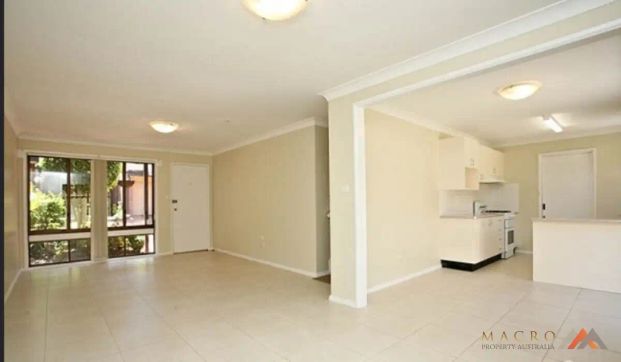 “Stunning and Spacious 3 bedroom Townhouse at the heart of Hurstville” - Photo 1