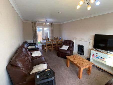 Whernside Avenue, Tang Hall - P1642 - Photo 5