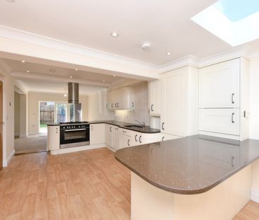 Turners Hill, Waltham Cross, Cheshunt - Photo 4