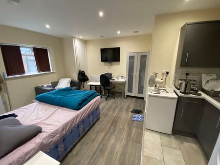 Derby Grove, Nottingham - Photo 2