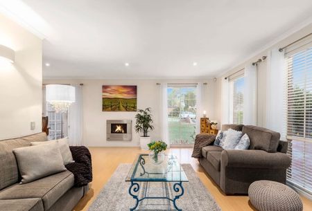 6 months lease only | Luxury Family Living in Court Location - Photo 4