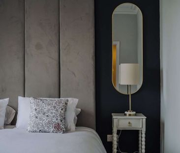 Three-bedroom duplex with period features, contemporary interiors a... - Photo 5
