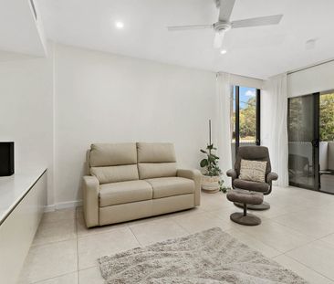 Stylish Simplicity - Photo 1