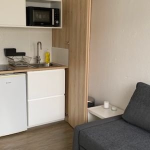 STUDIO MEUBLE proche de la Place de la Victoire - Photo 2