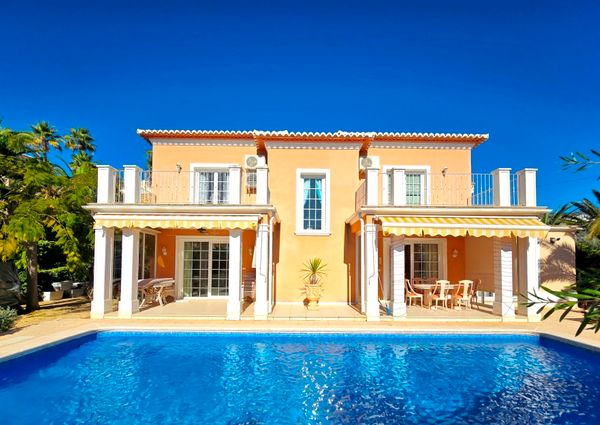 FOR RENT: SPACIOUS AND ELEGANT VILLA IN MORAIRA with 4 bedrooms for LONG TERM
