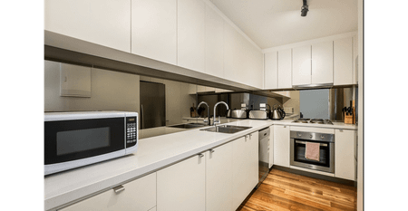 Fully Furnished One Bedroom in Prime Location - Photo 4