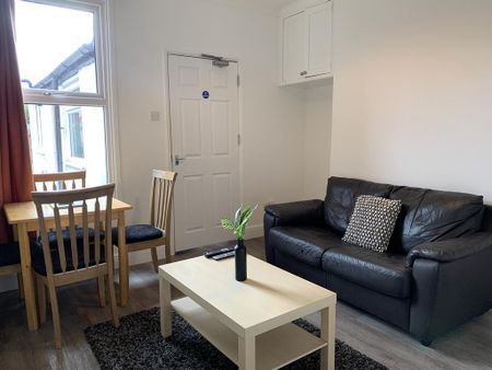 3 bedroom terraced house to rent - Photo 2