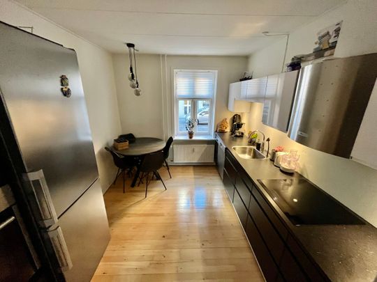 Dejlig 2-værelses lejlighed i vestbyen - Photo 1