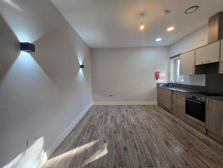 3 bedroom flat to rent - Photo 5