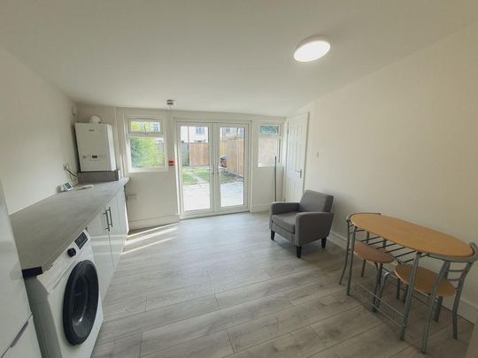 1 bedroom in a house share to rent - Photo 1