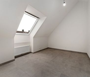 Lichtrijk dakappartement - 2 slaapkamers - Foto 3