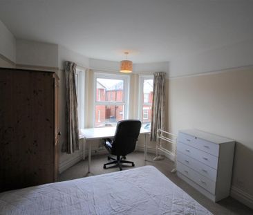 5 bedroom detached house to rent - Photo 4