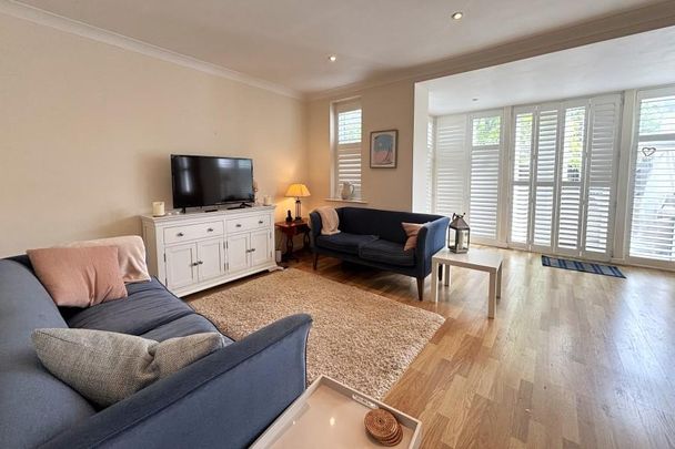 4 bedroom end of terrace house to rent - Photo 1