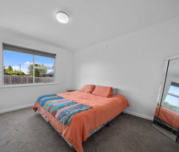 Three Bedroom Family Home - Photo 4