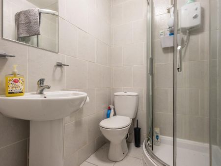 4 bedroom apartment to rent - Photo 5