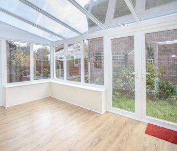 4 bedroom link detached house to rent - Photo 4