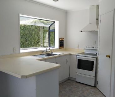Three Bedroom Family Home In Welcome Bay - Welcome Bay - Photo 4