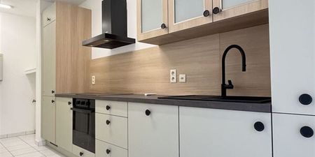 Appartement te huur in Tournai voor € 875 met 2 slaapkamers - Photo 2