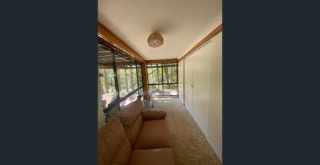 Renovated ground floor studio - Photo 3