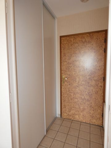 Location Appartement 1 pièce 29m² JOIGNY 89300 - Photo 2