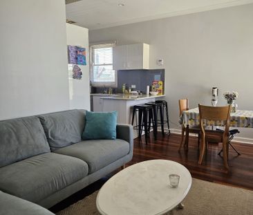 Queens Park - Photo 1