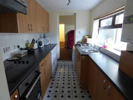 3 Bed - West Street, Gillingham - Photo 4